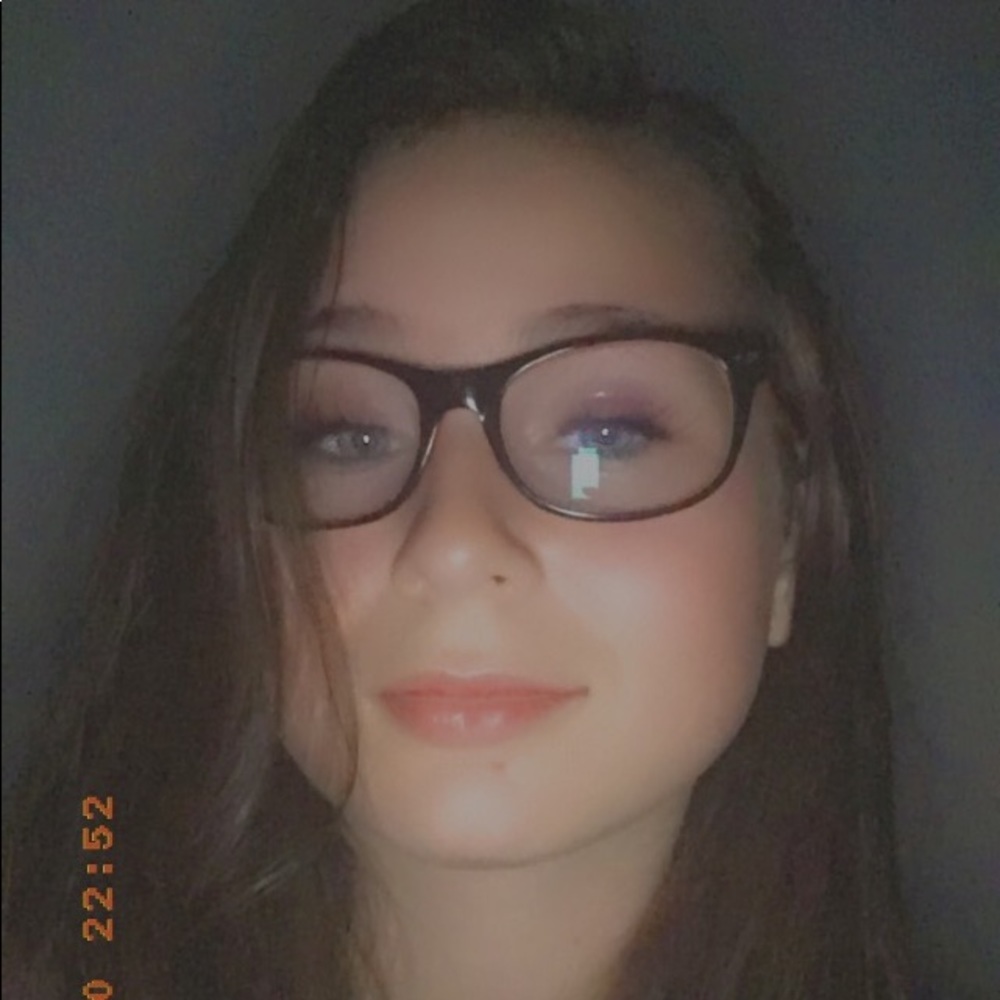 Meet your Posher, Mia
